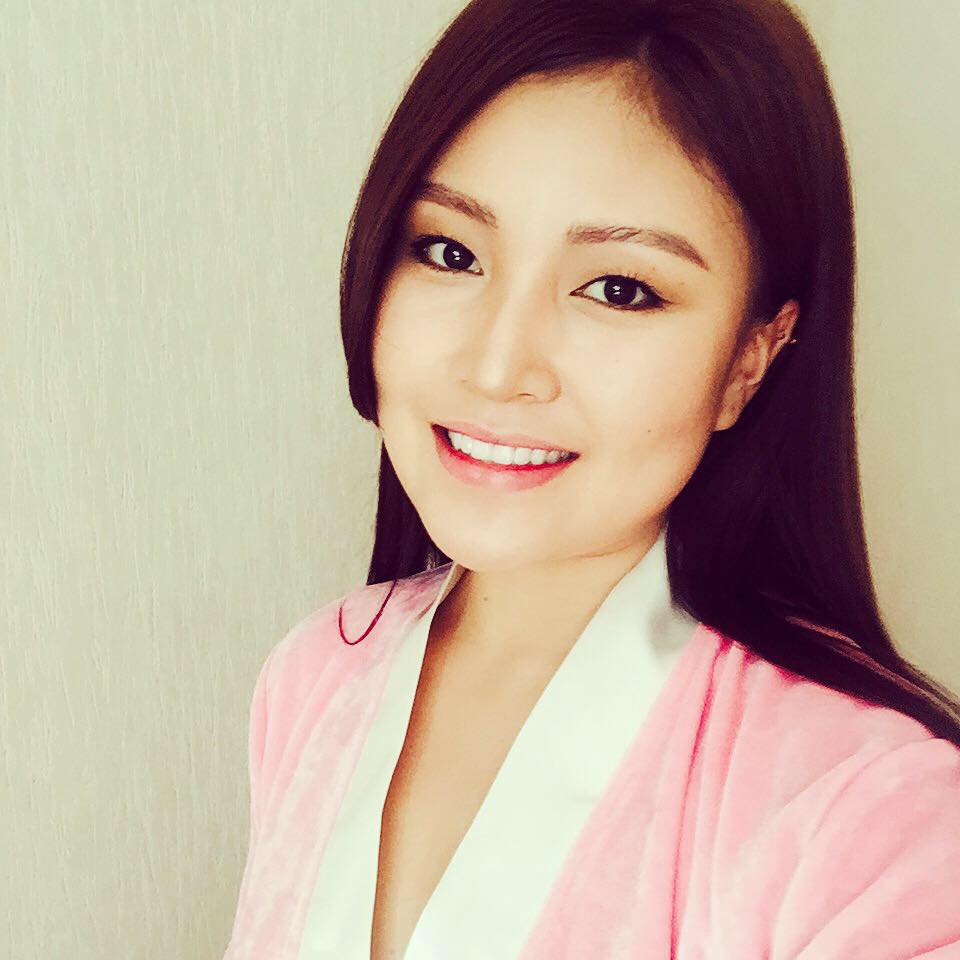 Жүжигчин Н.Мөнхсоёл “Хуурамч гутал өмслөө гээд хүн нь хямд болчихгүй”